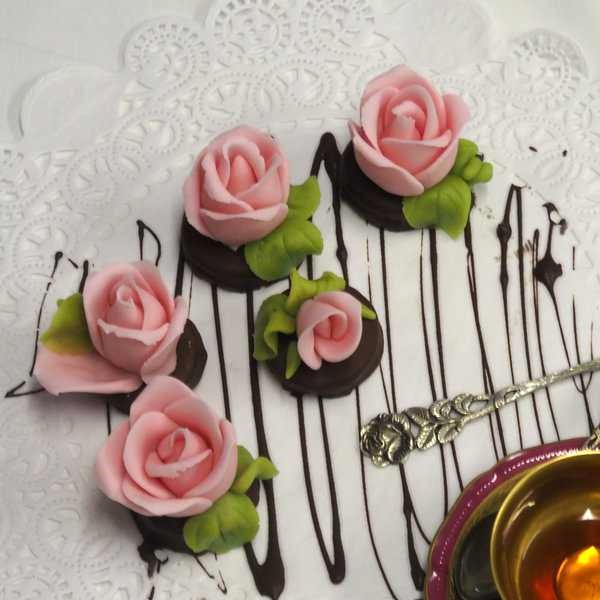 OLYMPUS DIGITAL CAMERA Rosentörtchen aus Fondant